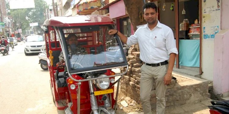 THE DELHI BASED STARTUP IS MAKING IT EASIER AND CHEAPER FOR E-RICKSHAW DRIVERS TO EARN A LIVELIHOOD